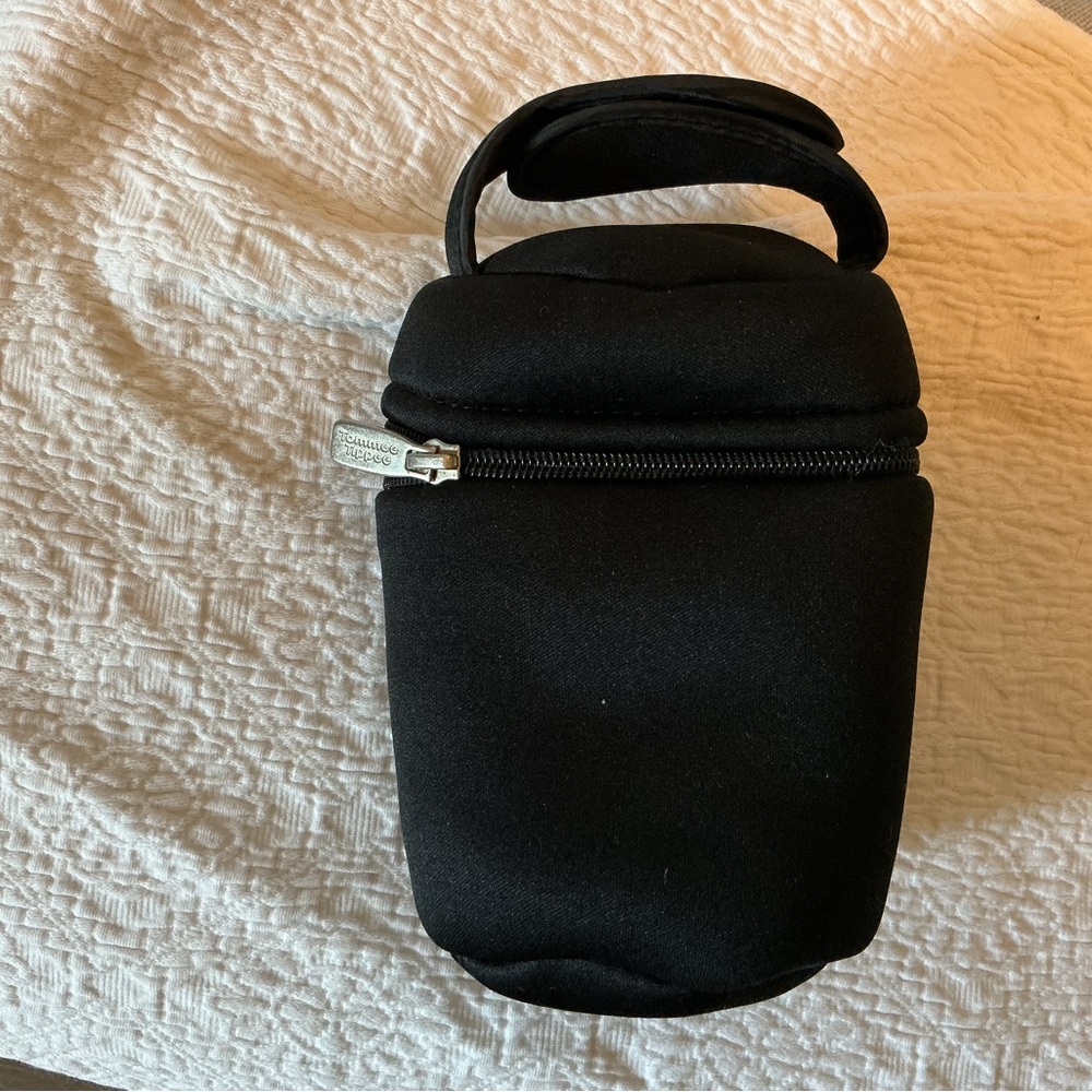 Tommee Tippee Closer to Nature Insulated Bottle Carrier in black
